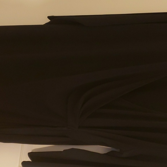 Black dress - Picture 3 of 4